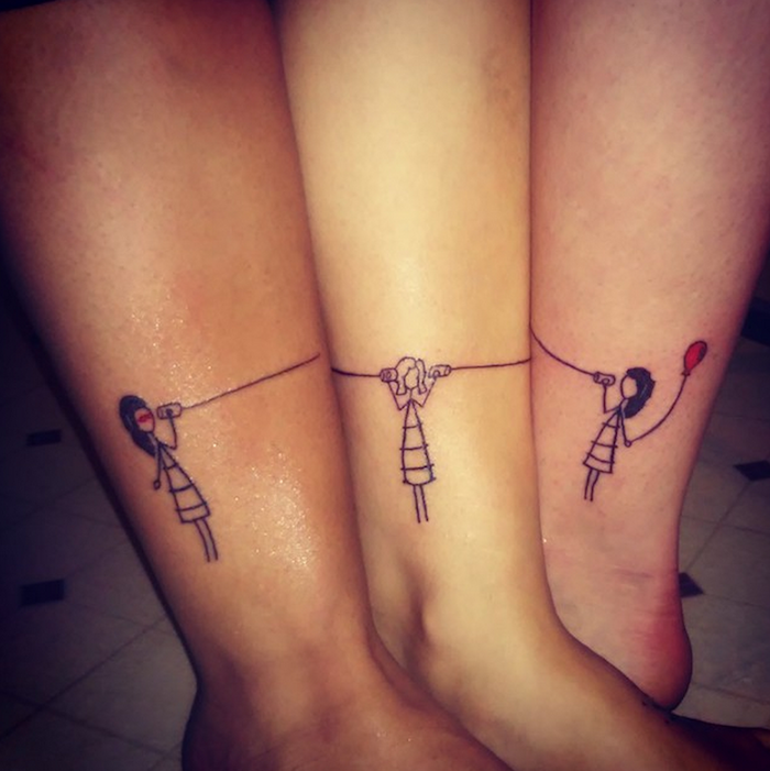 ein Tattoo für drei Schwester mit Draht Telephone an den Beinen - Tattoo an den Beinen