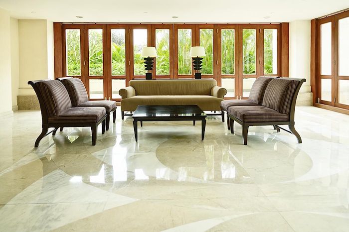 Design Fußboden Fliesen wie Augen Muster große Fliesen im Wohnzimmer vier Sessel