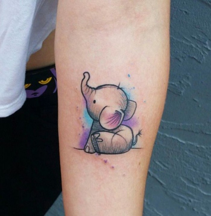 kleines tattoo am unterarm, wasserfarben tattoo, elephant