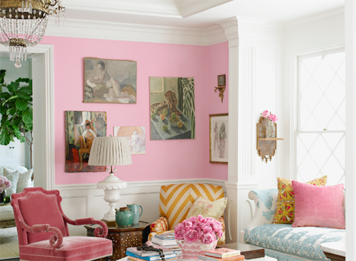 ein großes Zimmer mit Begonien Deko mit rosa Wände und Kissen Pflanzen, die wenig Licht brauchen