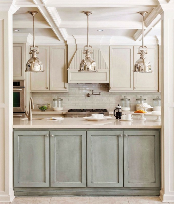 küche shabby chic landhaus küchenfronten grau-weiß marmor platte