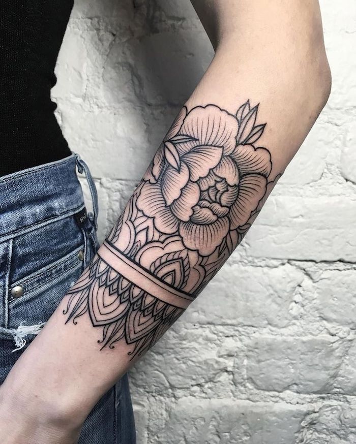 Frau tattoo kind unterarm Ideen Tattoo