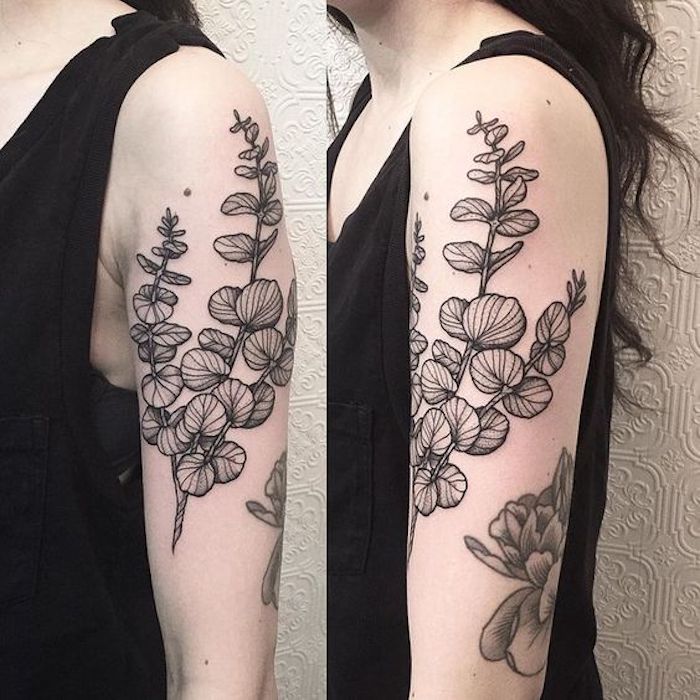 eine schöne Blume mit grünen Blättern am Oberarm Tattoo realistic - Tattoo Stile