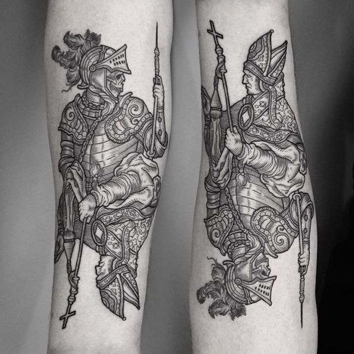 zwei Figuren aus der Karten von Tarot der Tod und der Kaiser all black Tattoo