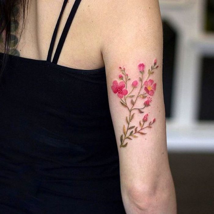 Blumen-Tattoo, rosa Blumen mit grünen Blättern, Oberteil mit Trägern