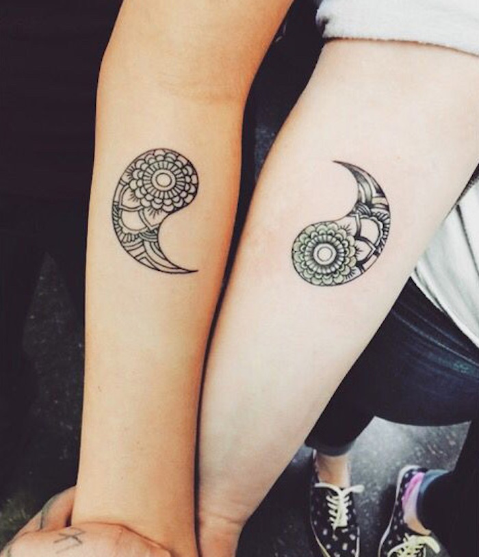 Tattoos für Schwester ein Mandala Symbol auf den Armen von den beiden sehr originell