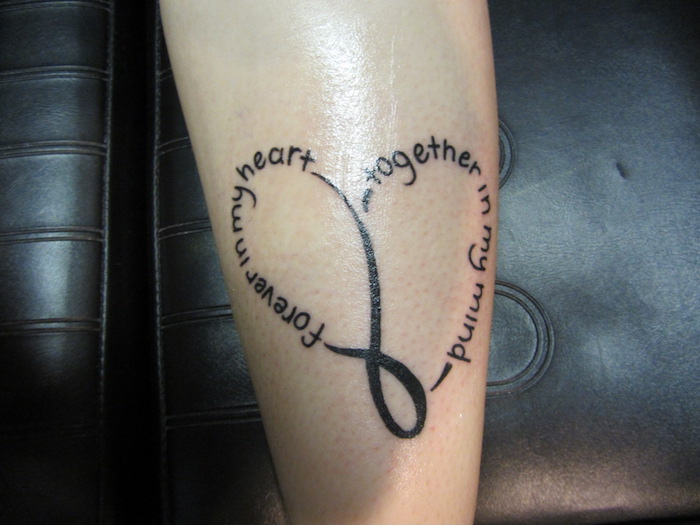 ein Tattoo Spruch mit interessanten Interpretation in der Form von Herz am Arm