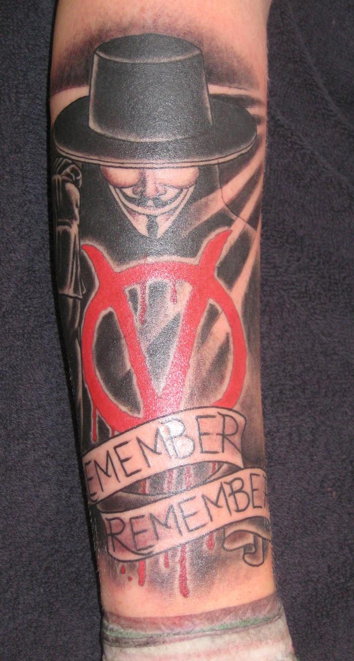 Ein Tattoo Spruch aus V wie Vendeta ein Symbol von der Revolution mit Worte Erinnere dich
