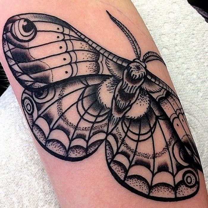 ein schöner Schmetterling - Tattoo realistic Tattoo geometric all black Tattoo