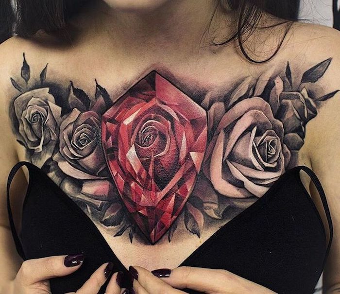 tattoo vorschläge für frauen, tätowierung mit rosen am brust