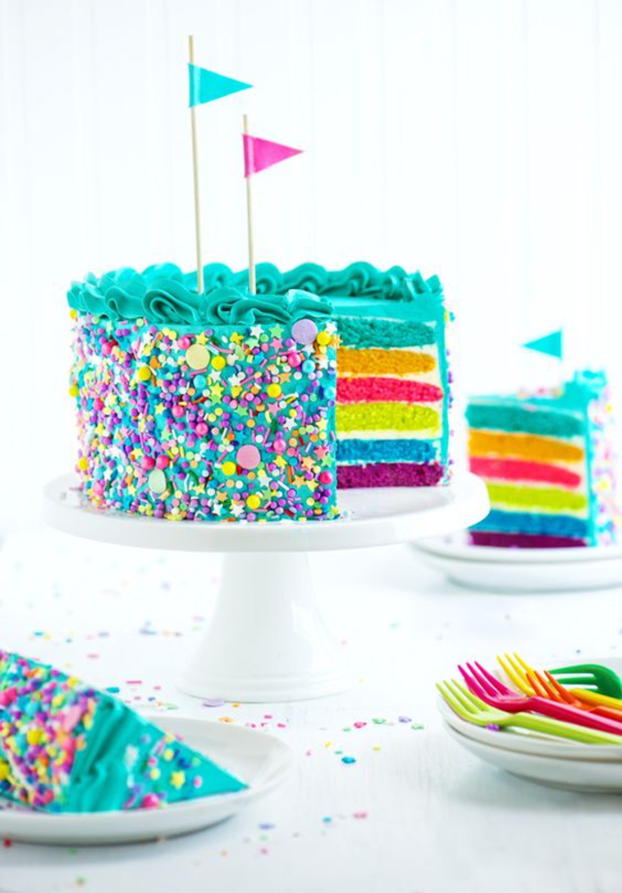 Geburtstagstorte "Regenbogen", bunte Tortenböden, eine schöne Idee für Kindergeburtstag