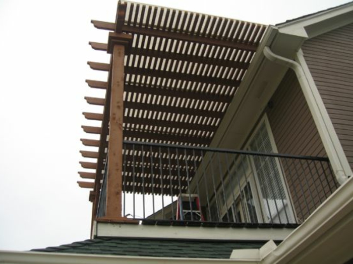 Überdachung Terrasse oder Balkon aus Holz Beschattung 