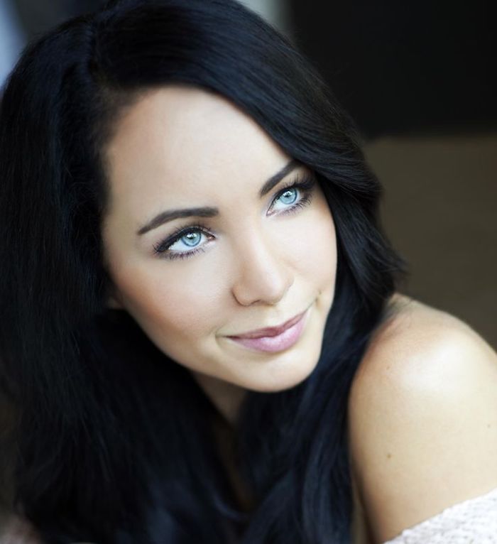 Acfiadrawcon Blaue Augen Dunkle Haare