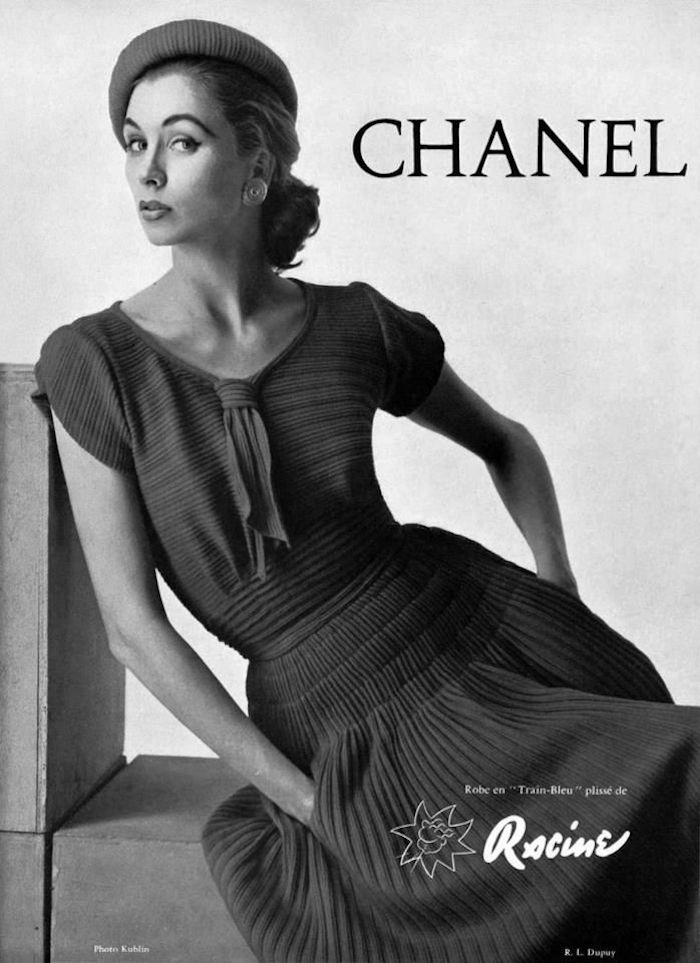 Chanel Kleidersammlung 50er Jahre, langes Plisseekleid, Plisseehut, Pferdeschwanz