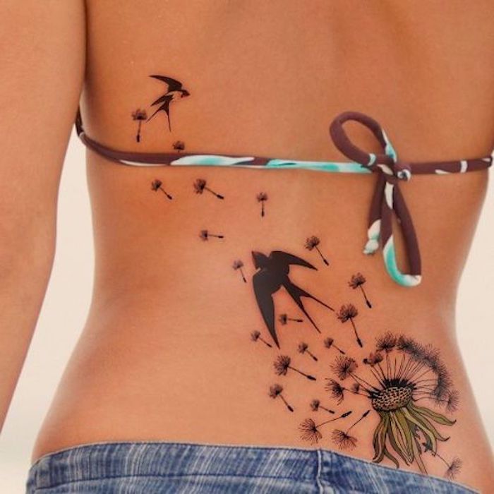 großes vogel tattoo in kombination mit blume am rücken