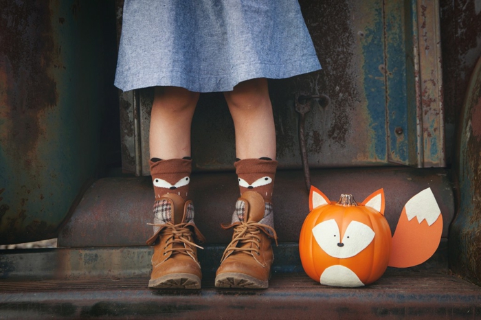 Fuchs aus Kürbis selber machen, kreative DIY Ideen für Kinder, den Herbst nach Hause holen