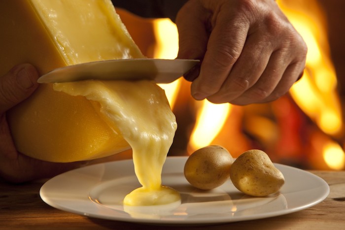 ideen für raclette schmelzender käse geschmolzen käsesorte kartoffeln speise 
