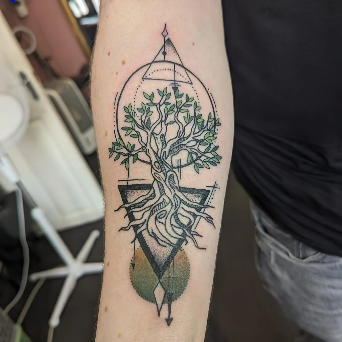 lebensbaum tattoo mit heiliger geometrie vesica piscis bethcust