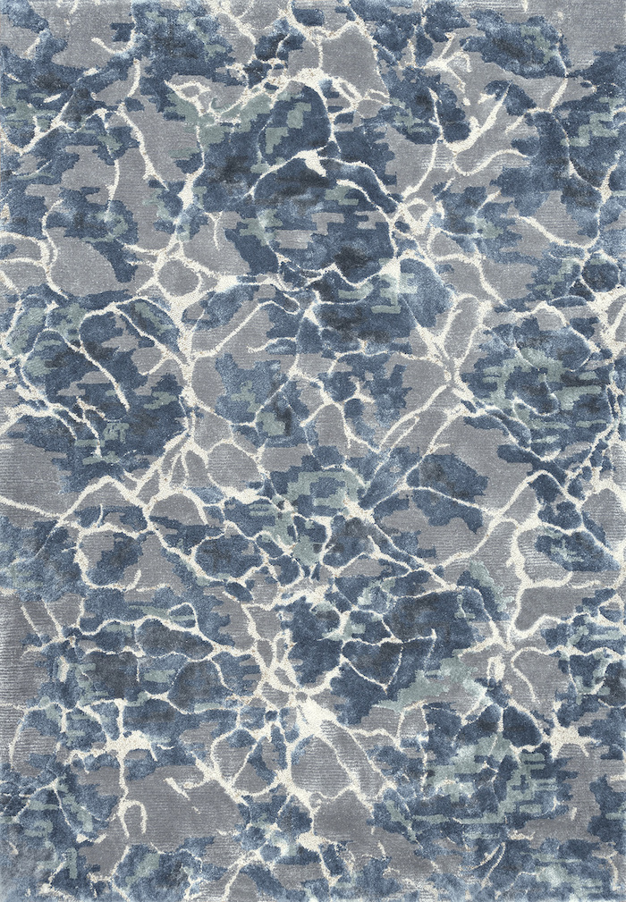 teppich beige kurzflor blau-graues design mit weißen faden sieht wie wasser aus sauber
