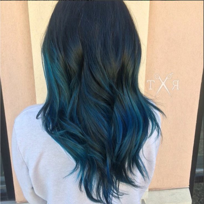 Ombre Schwarz-Dunkelblau, tolle Ideen für Damenfrisuren, blaue Haarfarbe, verschiedene Blautöne