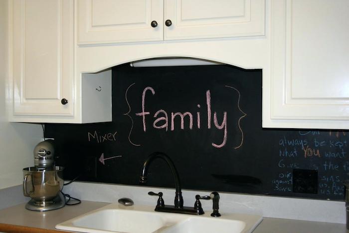 Wandfarben Ideen für die Küche - Schwarz und Weiß kombinieren und einen Kontrast erzeugen 