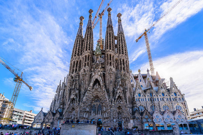 barcelona sehenswürdigkeiten, große kirche mit gotischer architektur