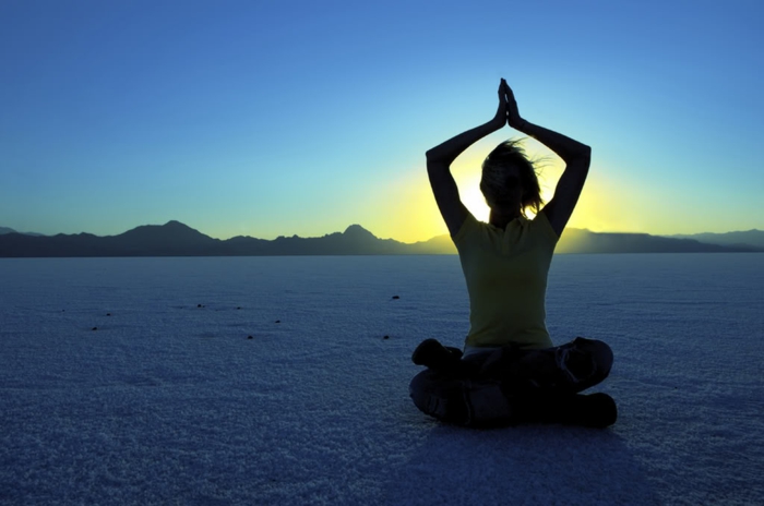 Yoga praktizieren, um sich zu erholen, Tipps für positives und balanciertes Leben