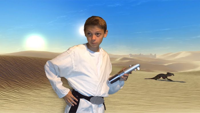 ein Luke Skywalker Kostüm auf Tatooine Hintergrund - Halloween Kostüme für Kinder