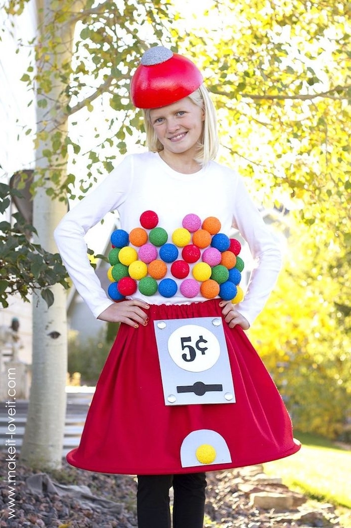 Halloween Kostüm Ideen - eine Maschine für Süßigkeiten weiße Bluse und roter Rock