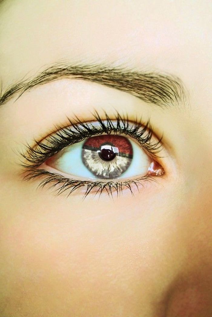Halloween Kontaktlinsen mit Pokemon-Motiv, Frau mit gelber Haut