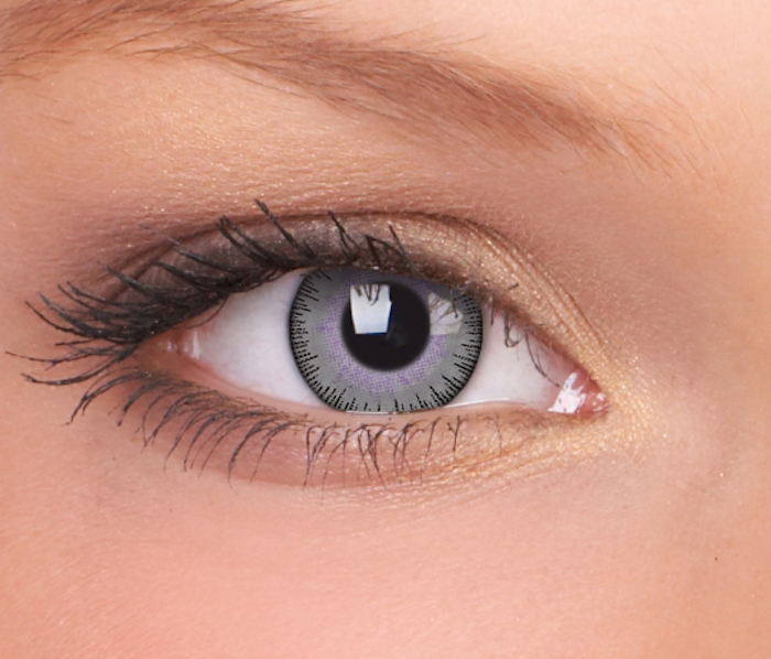 Halloween Kontaktlinsen in drei Farben, Frau mit geschminkten Augen