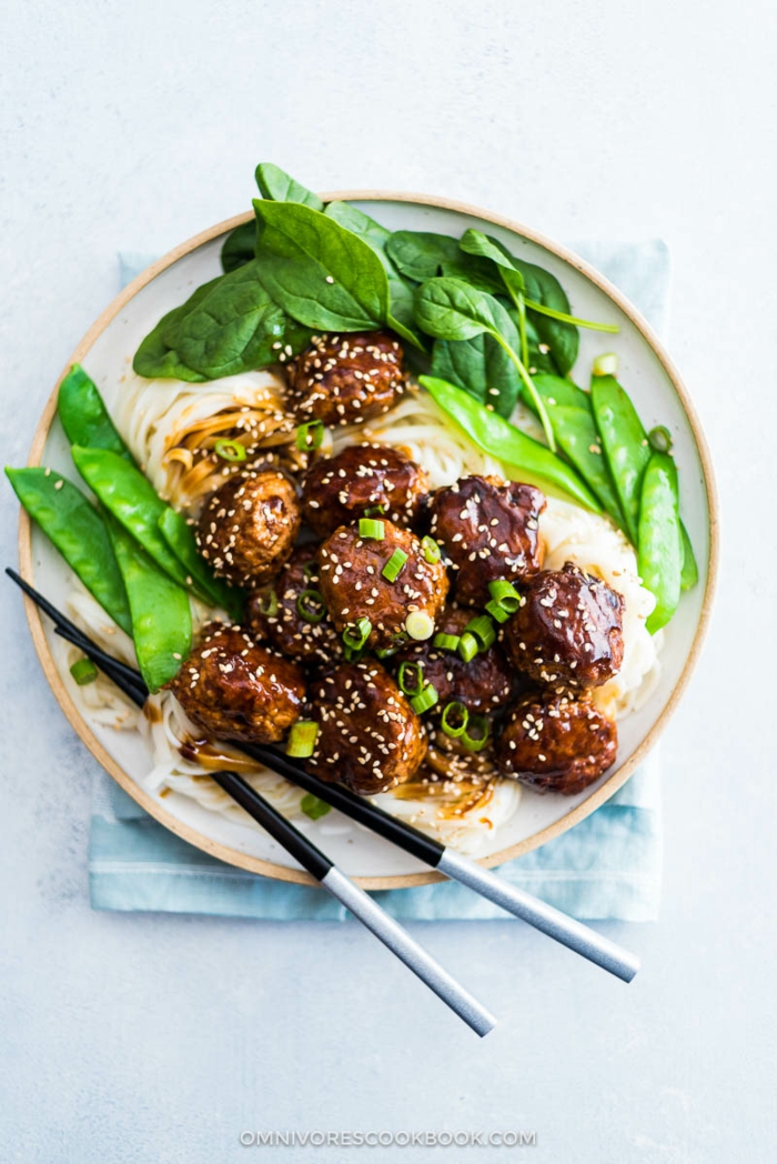 Fleischbällchen zubereiten, asiatische Rezepte für Ihre einzigartige Party, schnelle und leckere Gerichte