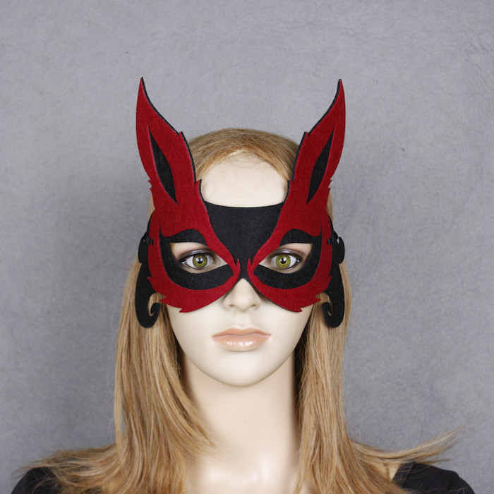 eine schwarze und rote Halloween Maske selber machen wie ein Fuchs
