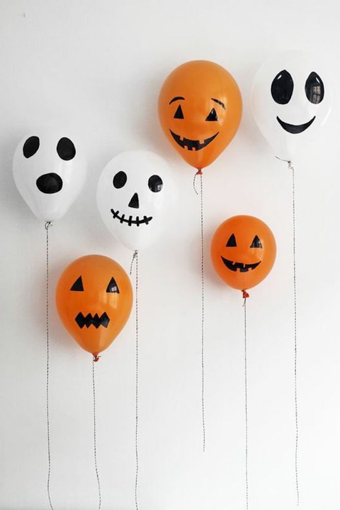 Halloween Bastelideen - sechs Ballonnen drei weiße und drei orange mit gruseligen Mienen