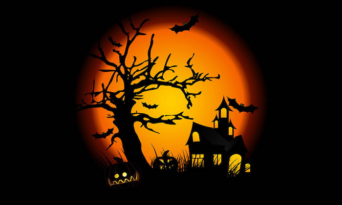 Halloween Hintergrund - ein Schloss im Dunkelheit von Vollmond beleuchtet