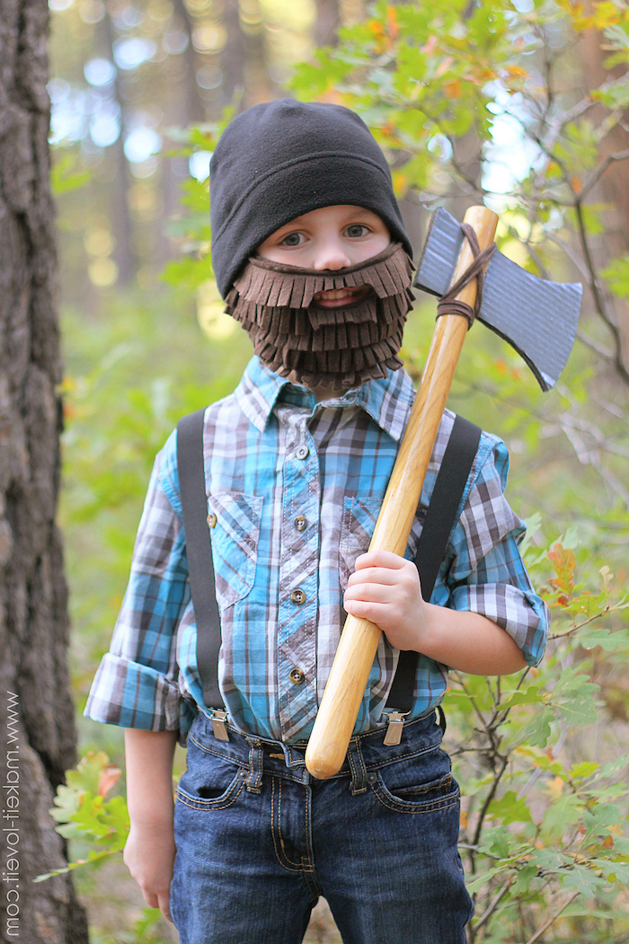 Maske basteln - ein Holzfäller mit einem langen braunen Bart eigentlich kleiner Junge