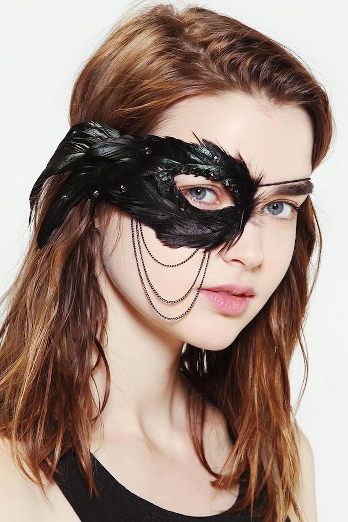eine Maske von Raben über das Auge so stilvoll - coole Maske zu Halloween