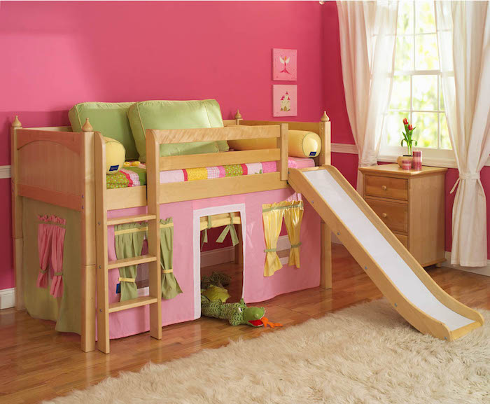 Kinderzimmer Deko für das Spielbett selber machen, Bett mit einer weißen Rutsche