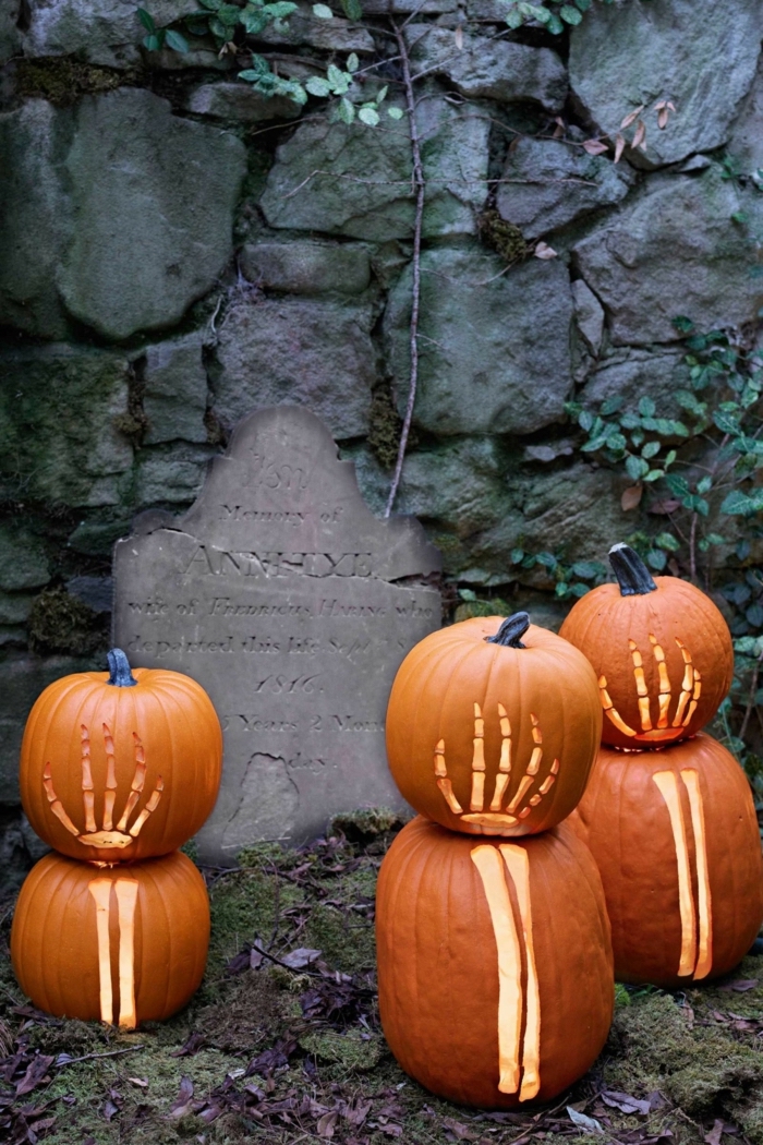 Gruselige Kürbisse auf dem Friedhof, aushöhlen und schnitzen, Halloween Deko selber machen