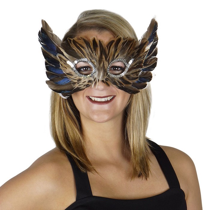 eine Eule Maske mit Federn, die wie echt aussehen - Coole Masken zu Halloween
