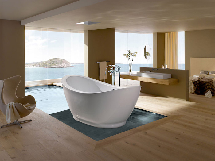 freistehende badewanne aus mineralguss, großes badezimmer mit terrasse