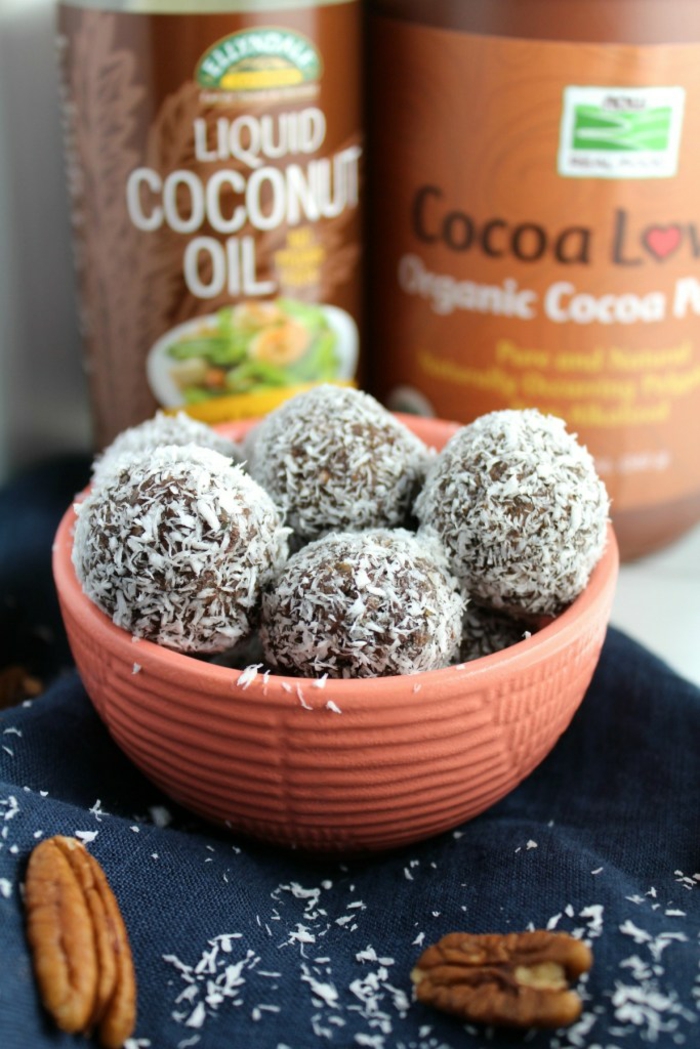 Schoko-Bällchen mit Kokos, schnelle und einfache Nachtisch-Rezepte für viele Gäste