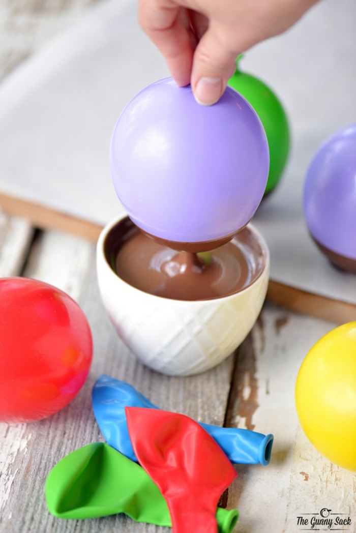 Schokoladenschale mit Luftballon selber machen, Schritt-für-Schritt-Anleitung, einfach und effektvoll