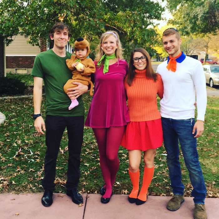 die Gruppe aus dem Scooby Doo mit Kleider, die überall zu finden sind - einfache Kostüme