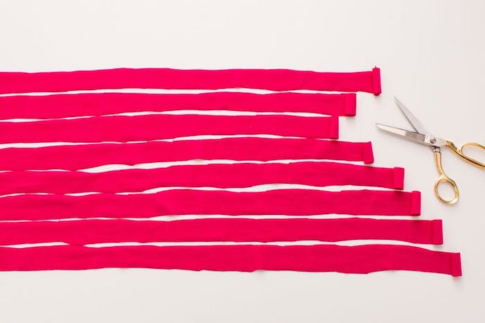 anleitung diy ideen zum verwirklichen rosa schleifen abschnitte schnüre schere schneiden
