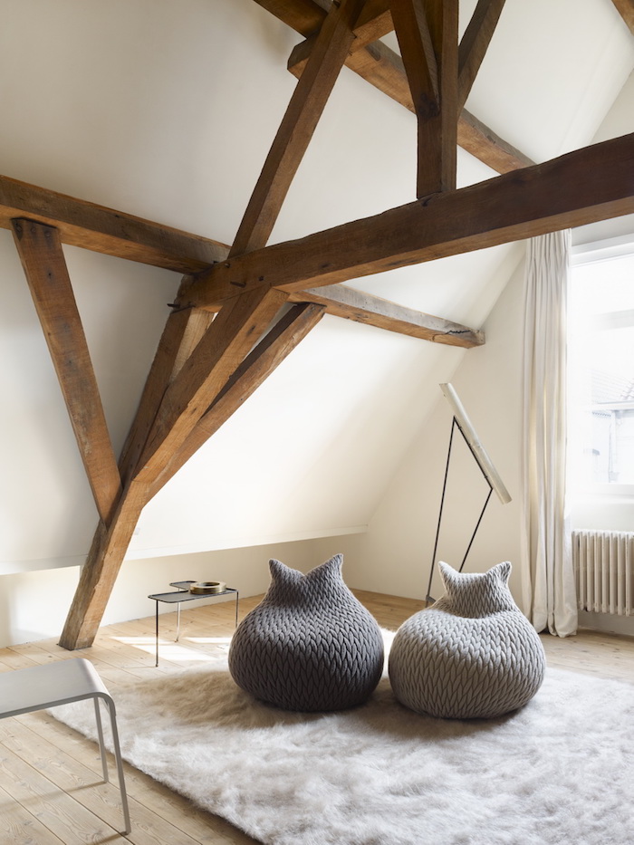 pouf füllung kreatives design idee rustikal skandinavisch nordisch holzrahmen teppich