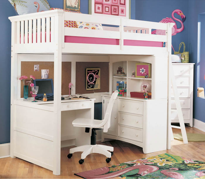 ein kompaktes Kinderzimmer, Hochbett mit einem Schreibtisch und einem Schrank