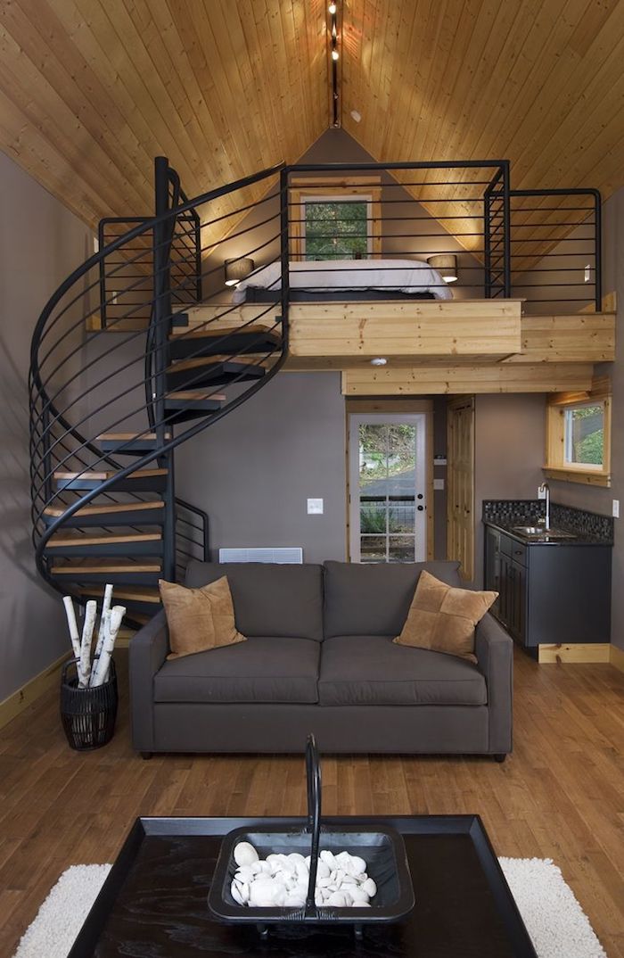 dachgeschosswohnung einrichten beispiele ideen sofa runde treppe leiter bett schlafzimmer