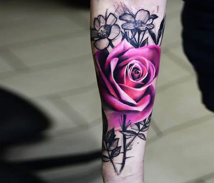 tattoo blumen, realistische rose rose am unterarm, arm tätowieren