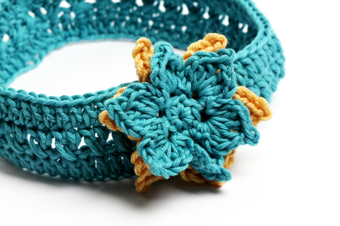 Blauer Haarband mit Blume, selbst gehäkelt, süßes Babygeschenk für Mädchen selber machen